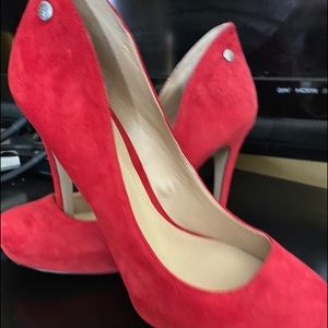 Gorgeous Red Suede Leather Pumps